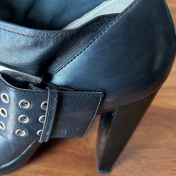 Michael Kors MK Black Leather Shoes with 4 1/2” hills size 9 1/2 - Picture 6 of 9